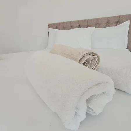 Of Saranda, The Vip Appartamento