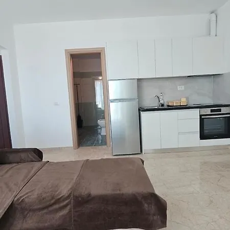 Of Saranda, The Vip * Sarandë