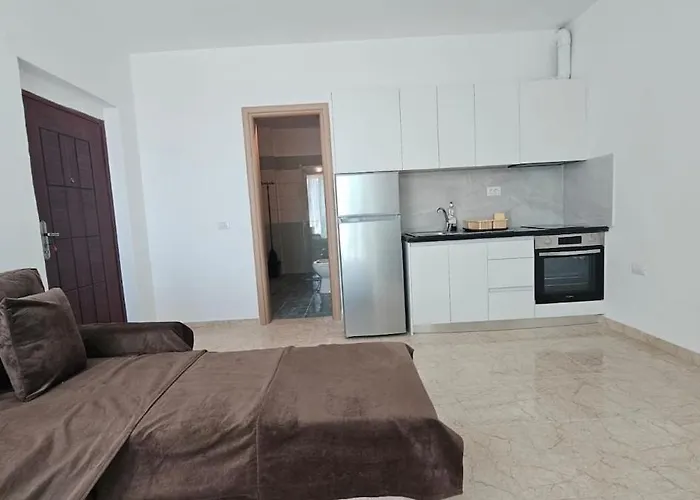Of Saranda, The Vip * Sarandë
