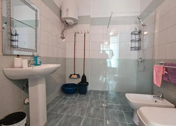 Of Saranda, The Vip Appartamento